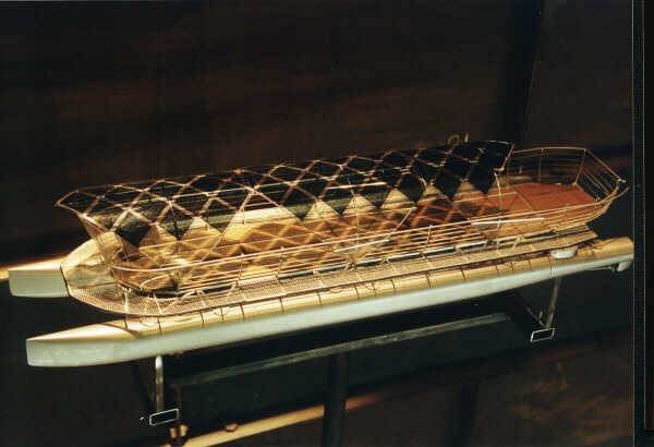 Modell des Solarkatamarans RA-31